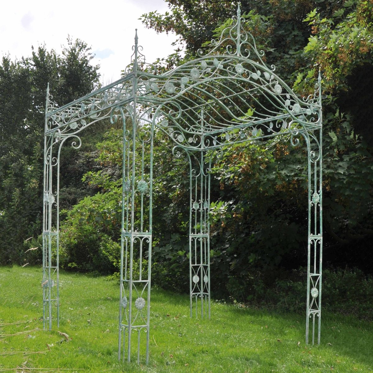 Square Pavilion with leaves | Antique Green - OPULENT Co