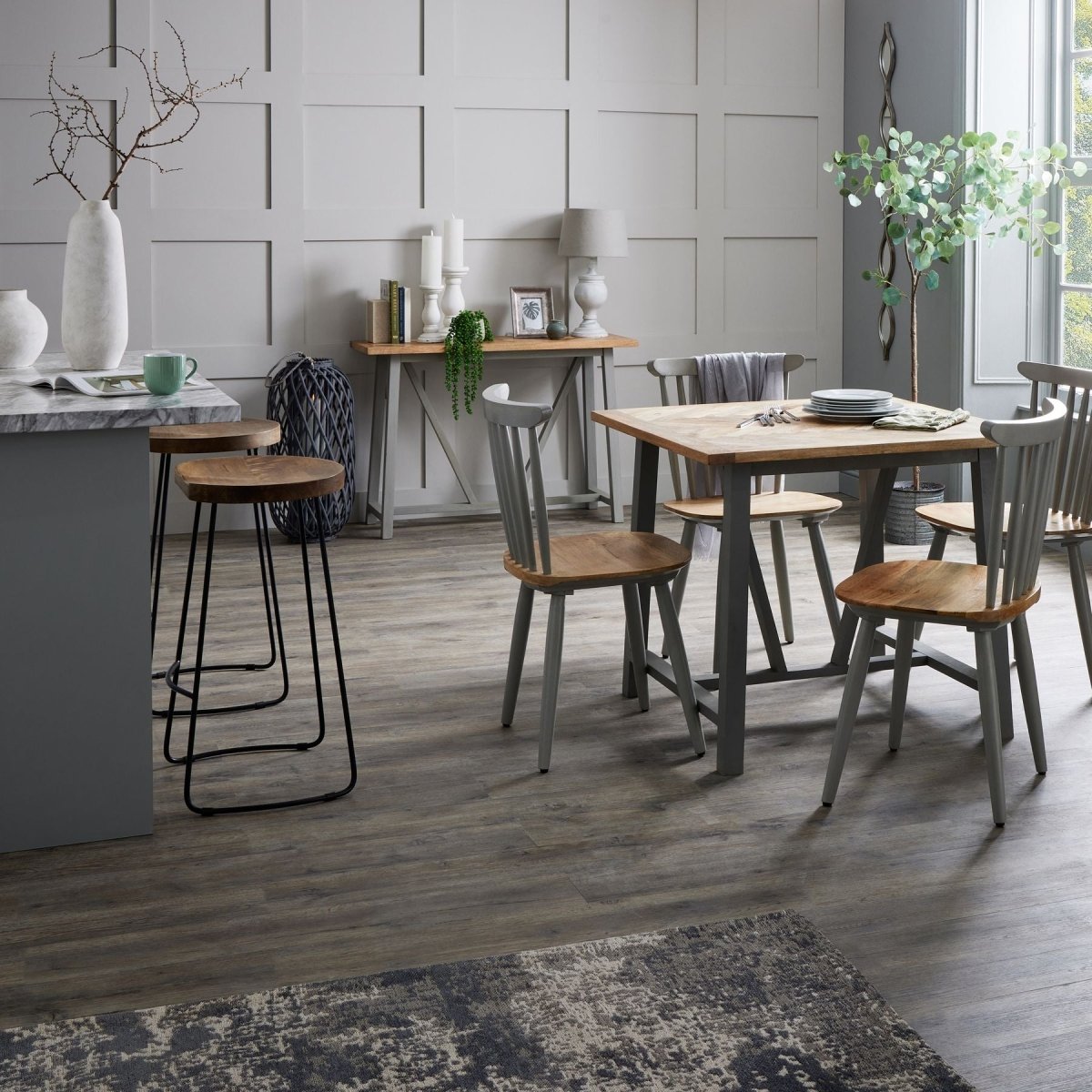 Luxury Kitchen Bars: Blending Opulence with Practicality in UK Homes - OPULENT Co