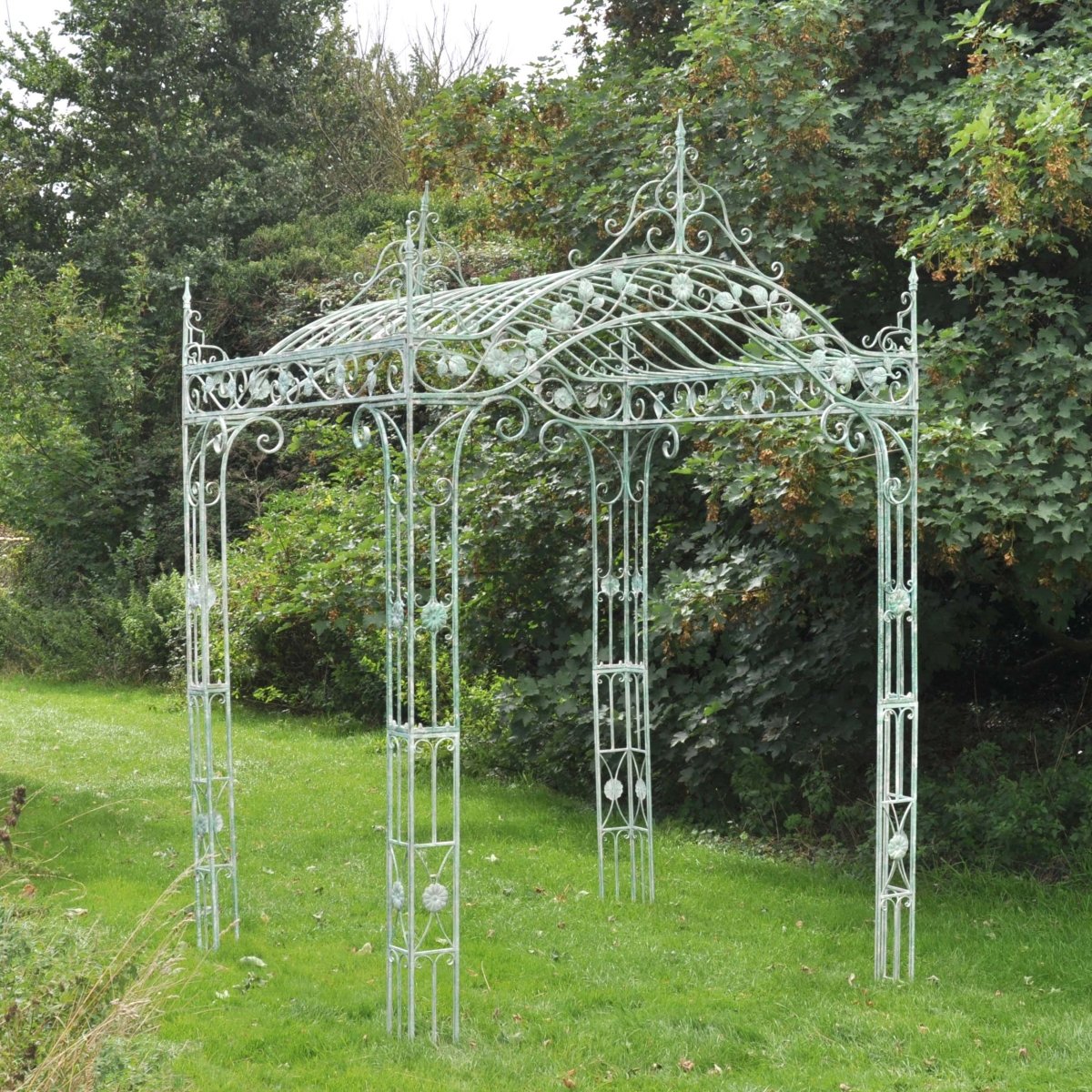 Square Pavilion with leaves | Antique Green - OPULENT Co